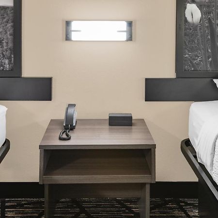 Super 8 By Wyndham Charlottesville Extérieur photo