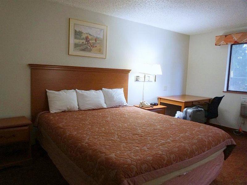 Super 8 By Wyndham Charlottesville Extérieur photo