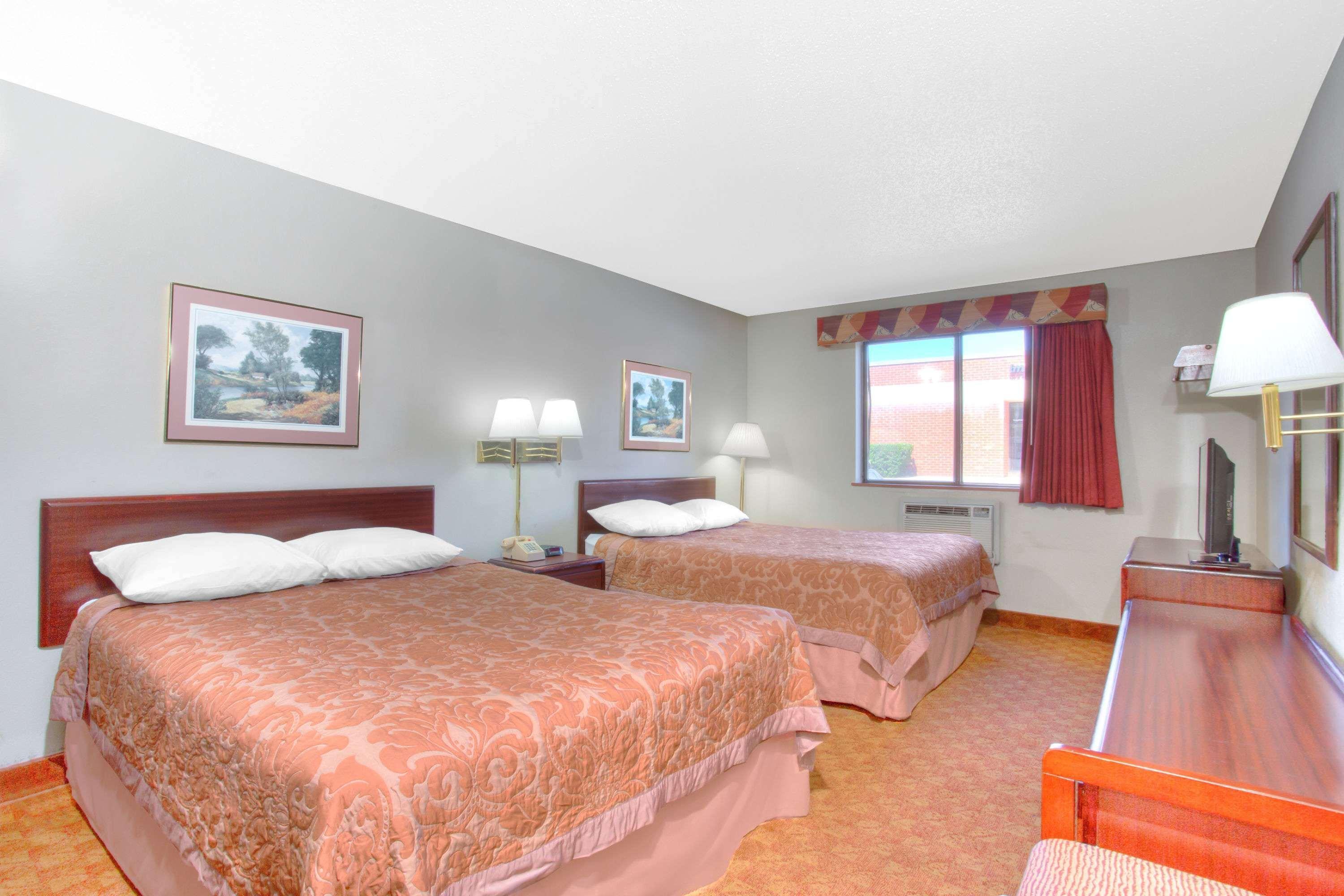 Super 8 By Wyndham Charlottesville Extérieur photo