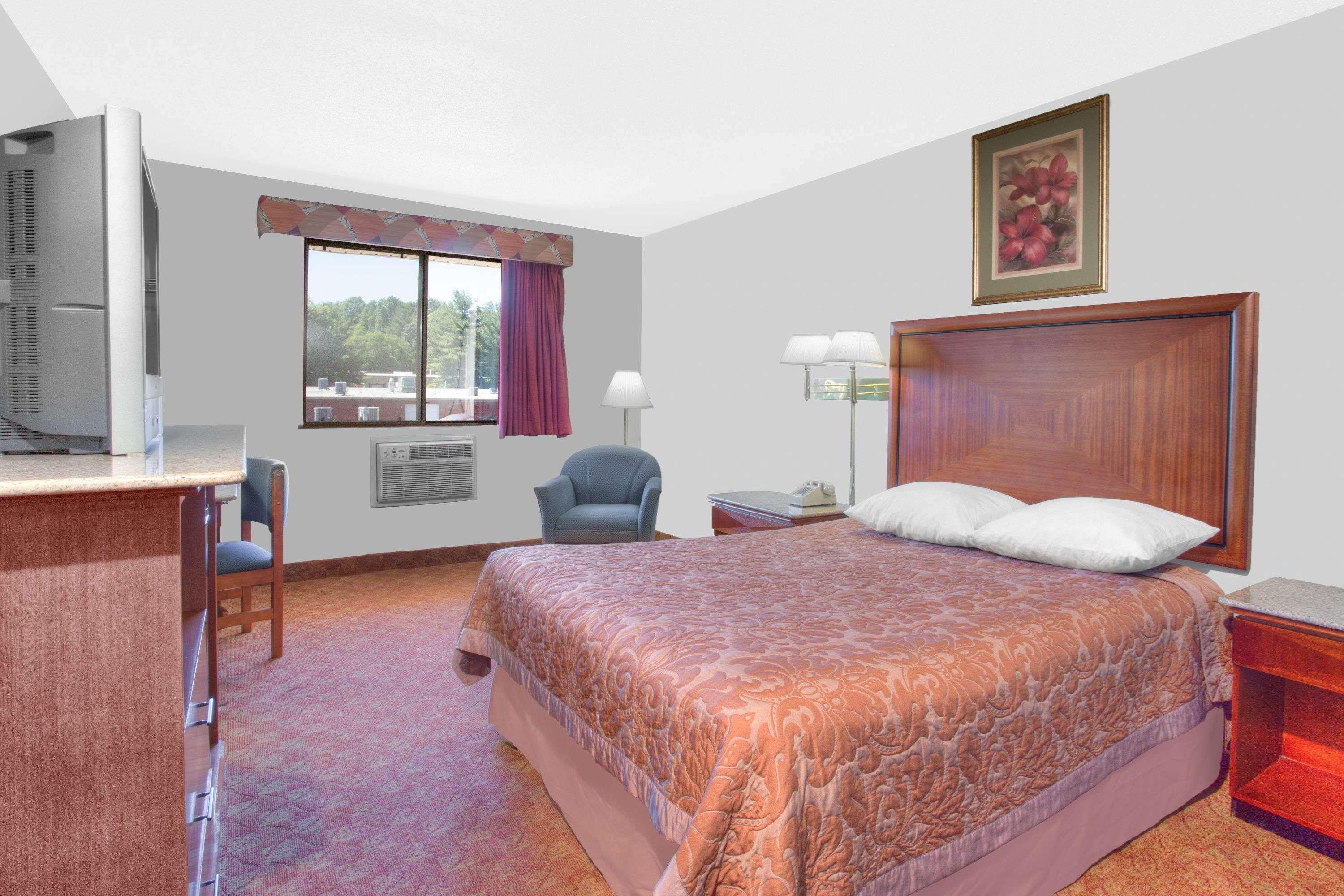 Super 8 By Wyndham Charlottesville Extérieur photo