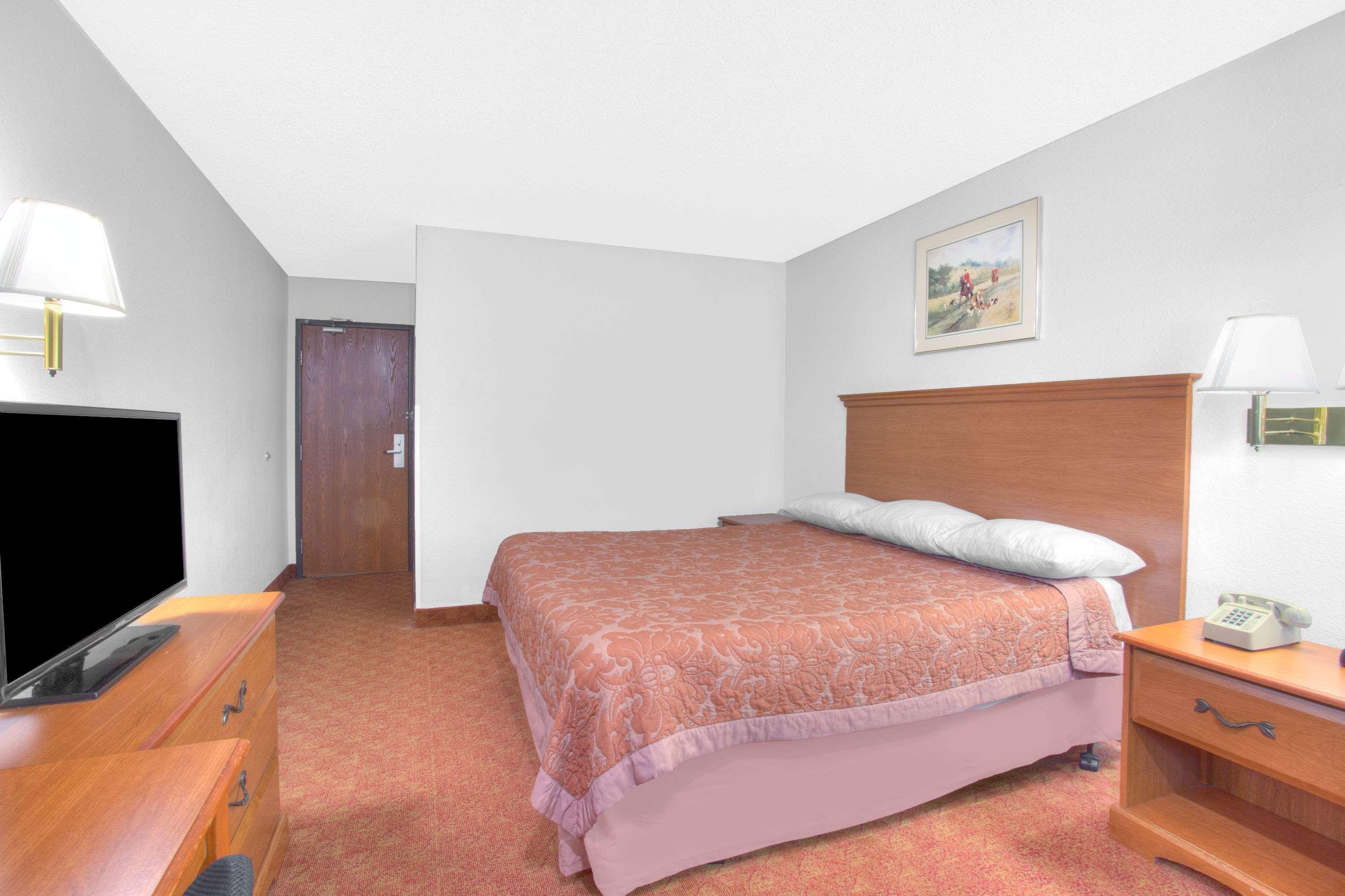 Super 8 By Wyndham Charlottesville Extérieur photo