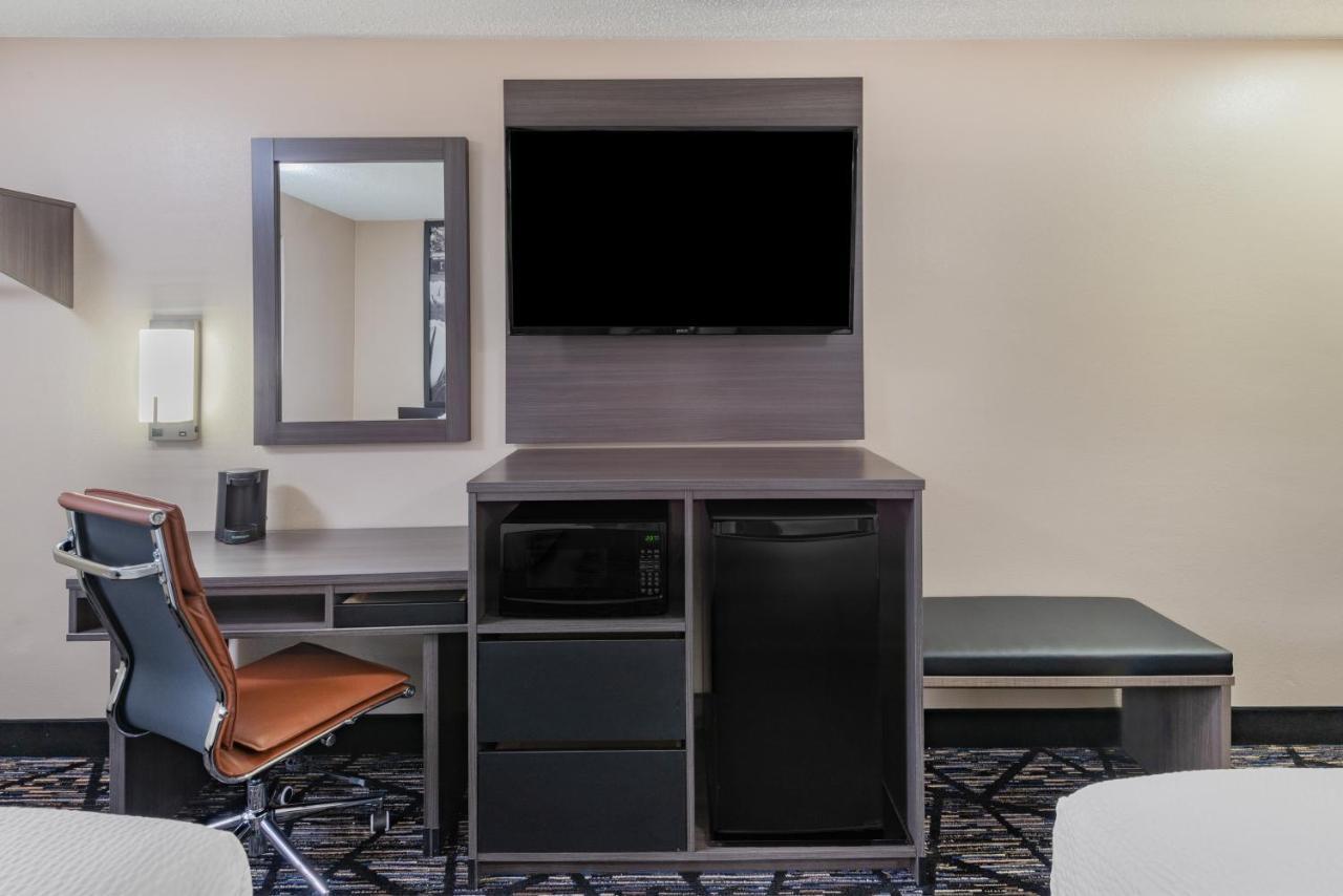 Super 8 By Wyndham Charlottesville Extérieur photo