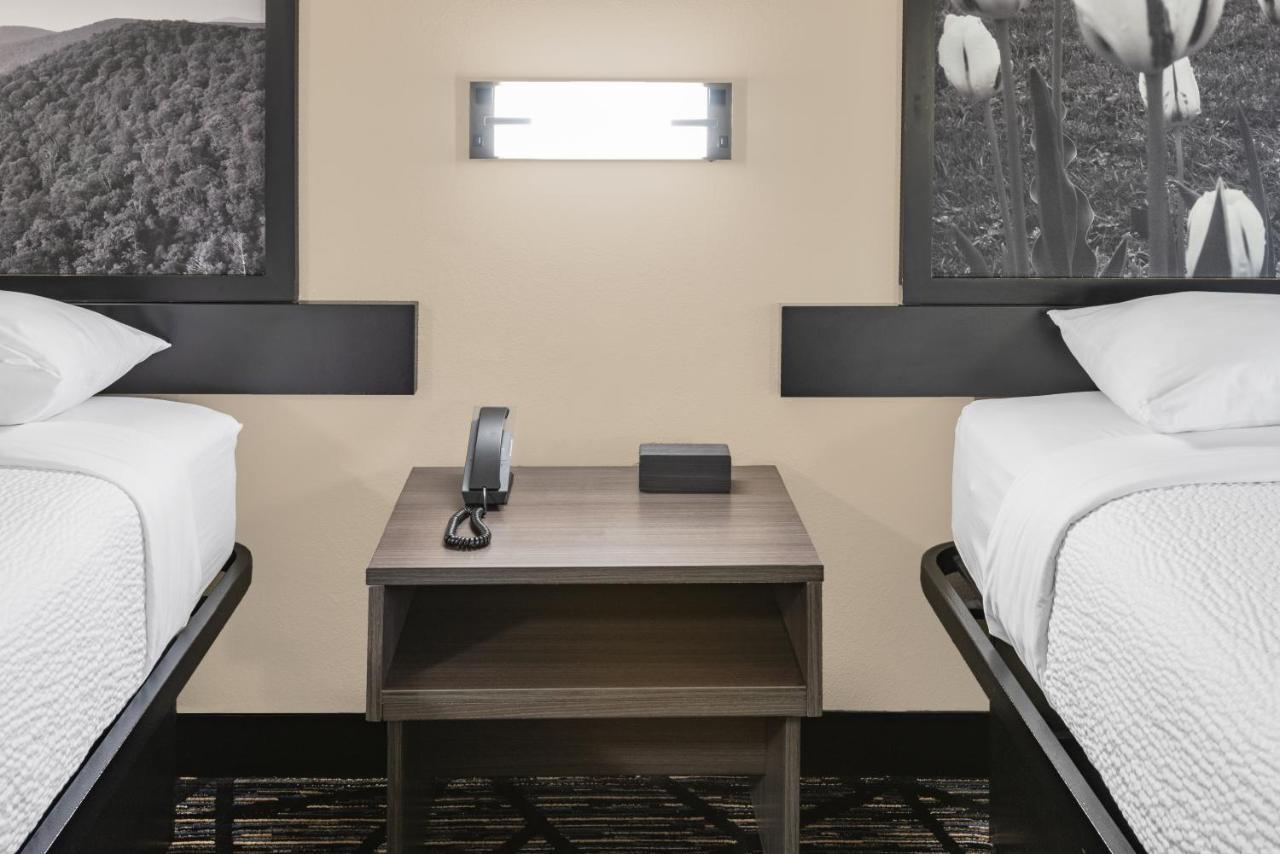 Super 8 By Wyndham Charlottesville Extérieur photo