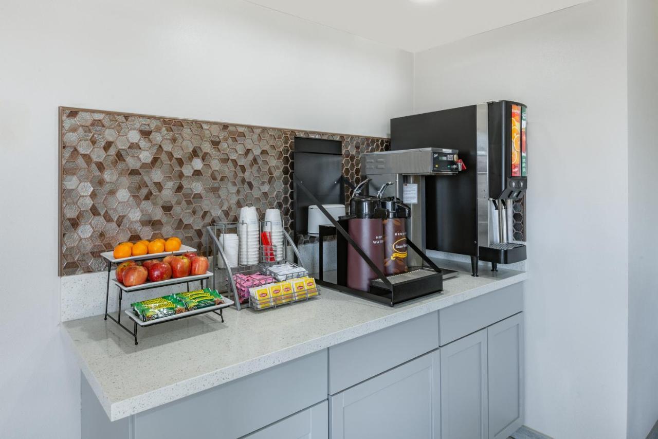 Super 8 By Wyndham Charlottesville Extérieur photo