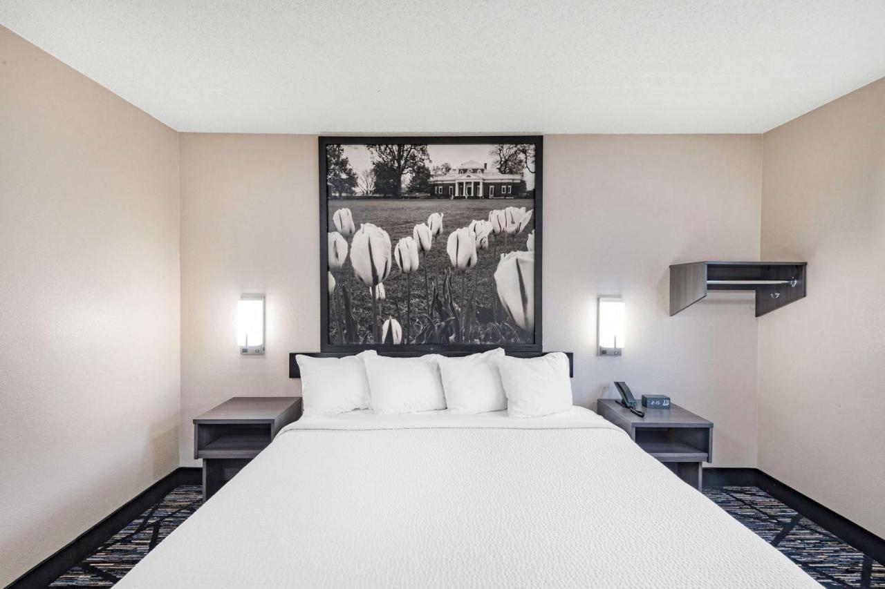 Super 8 By Wyndham Charlottesville Extérieur photo