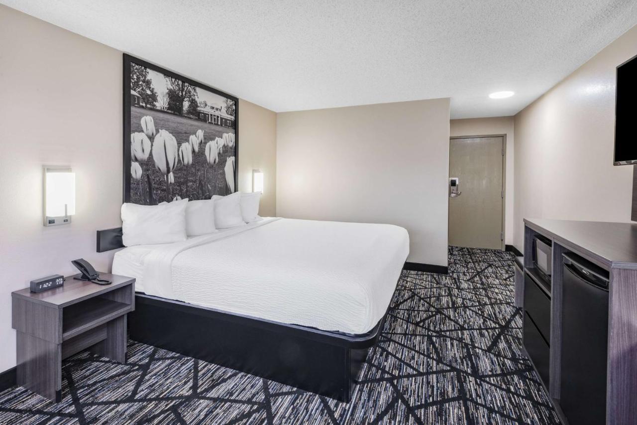 Super 8 By Wyndham Charlottesville Extérieur photo