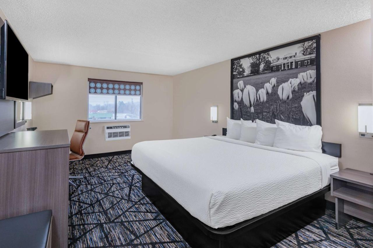 Super 8 By Wyndham Charlottesville Extérieur photo