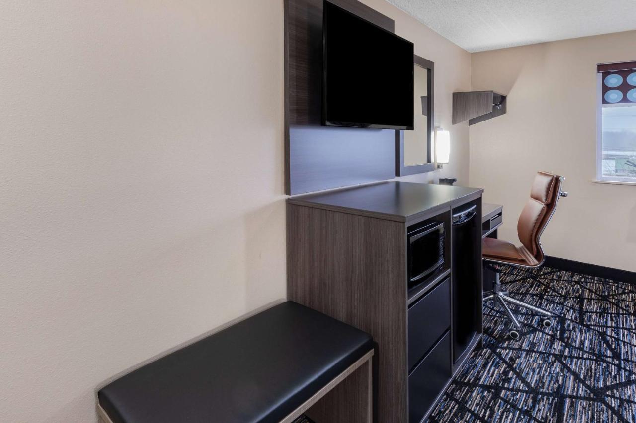 Super 8 By Wyndham Charlottesville Extérieur photo