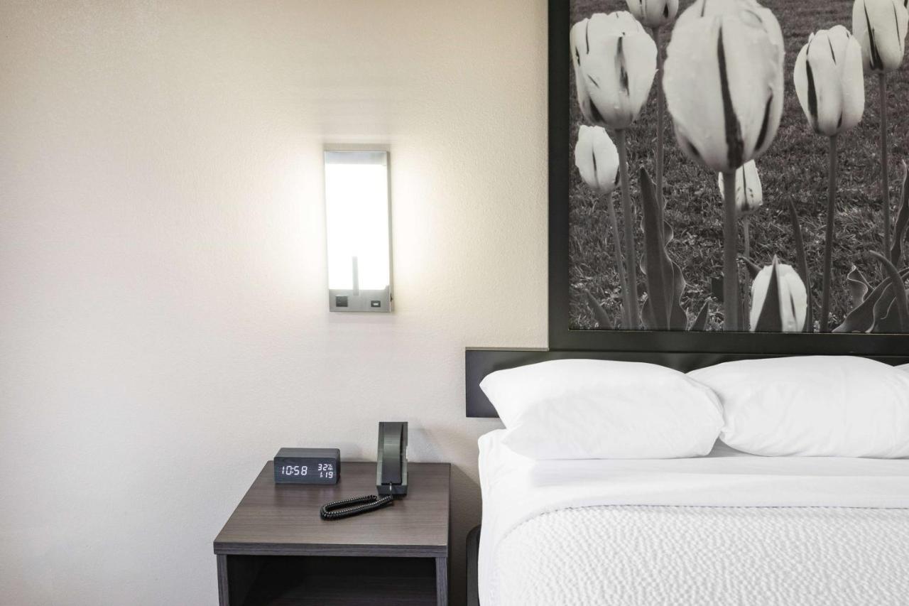 Super 8 By Wyndham Charlottesville Extérieur photo