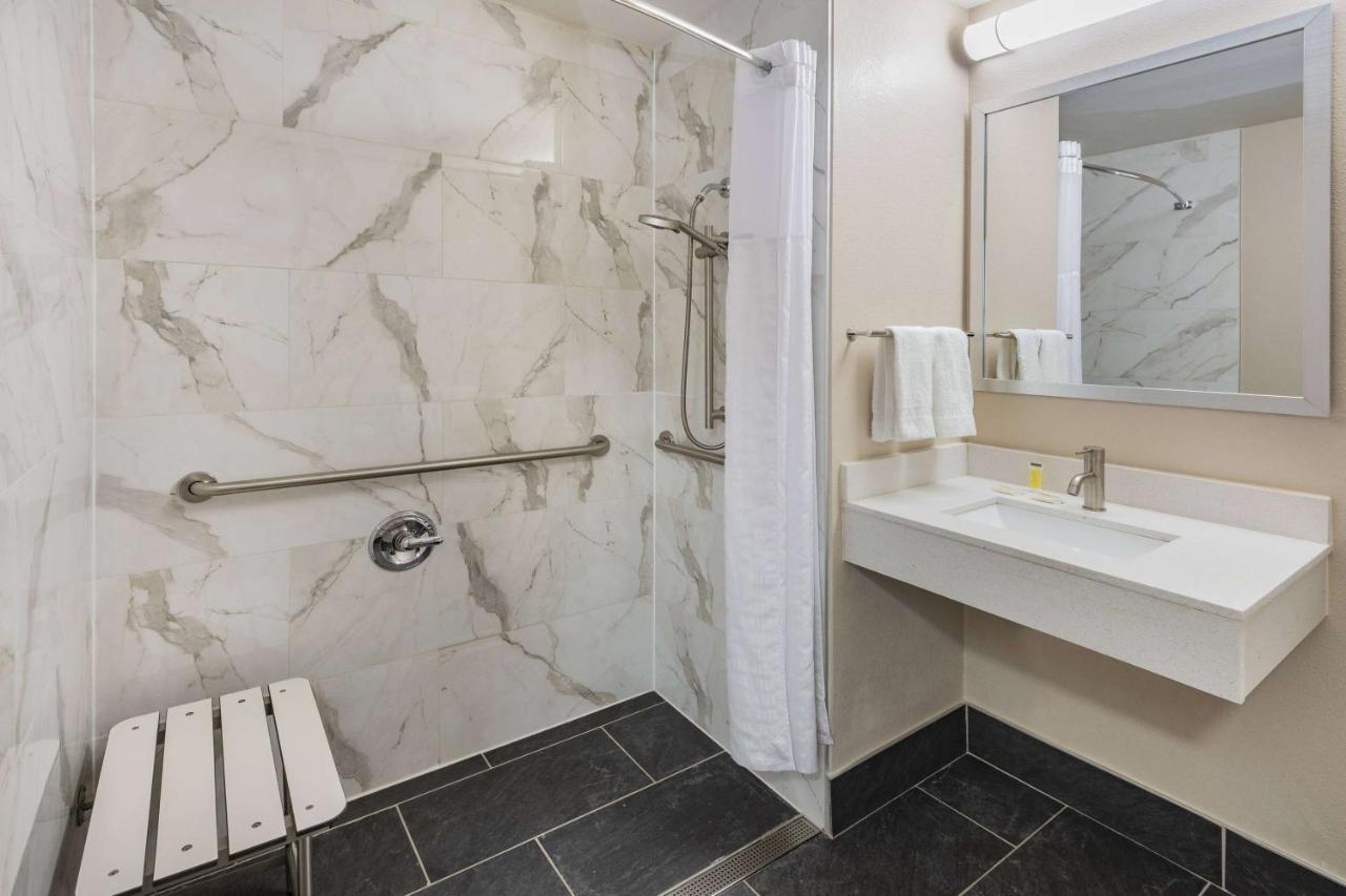 Super 8 By Wyndham Charlottesville Extérieur photo