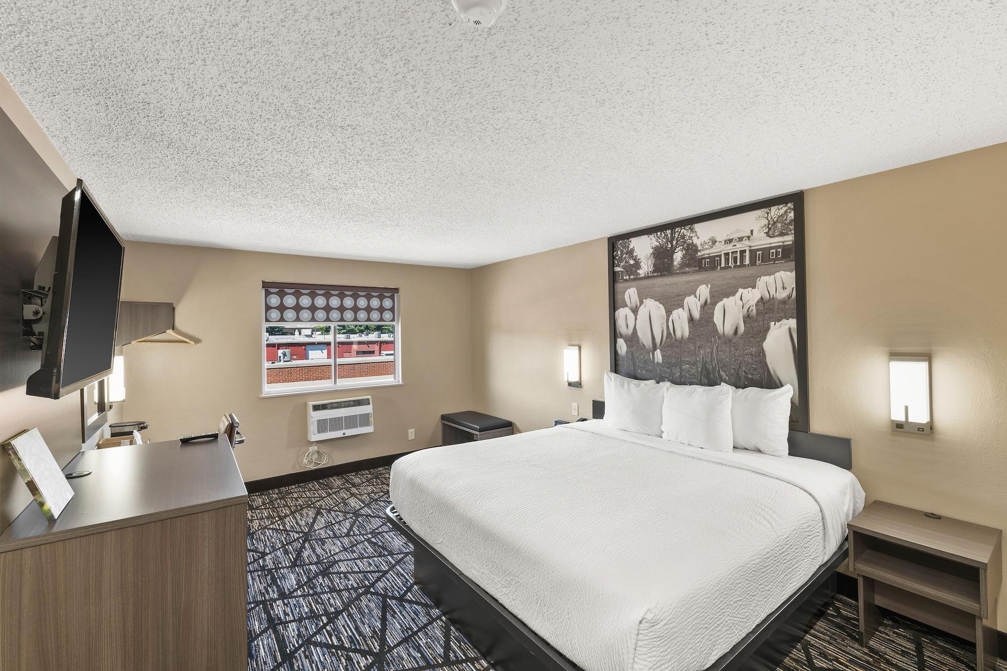 Super 8 By Wyndham Charlottesville Extérieur photo